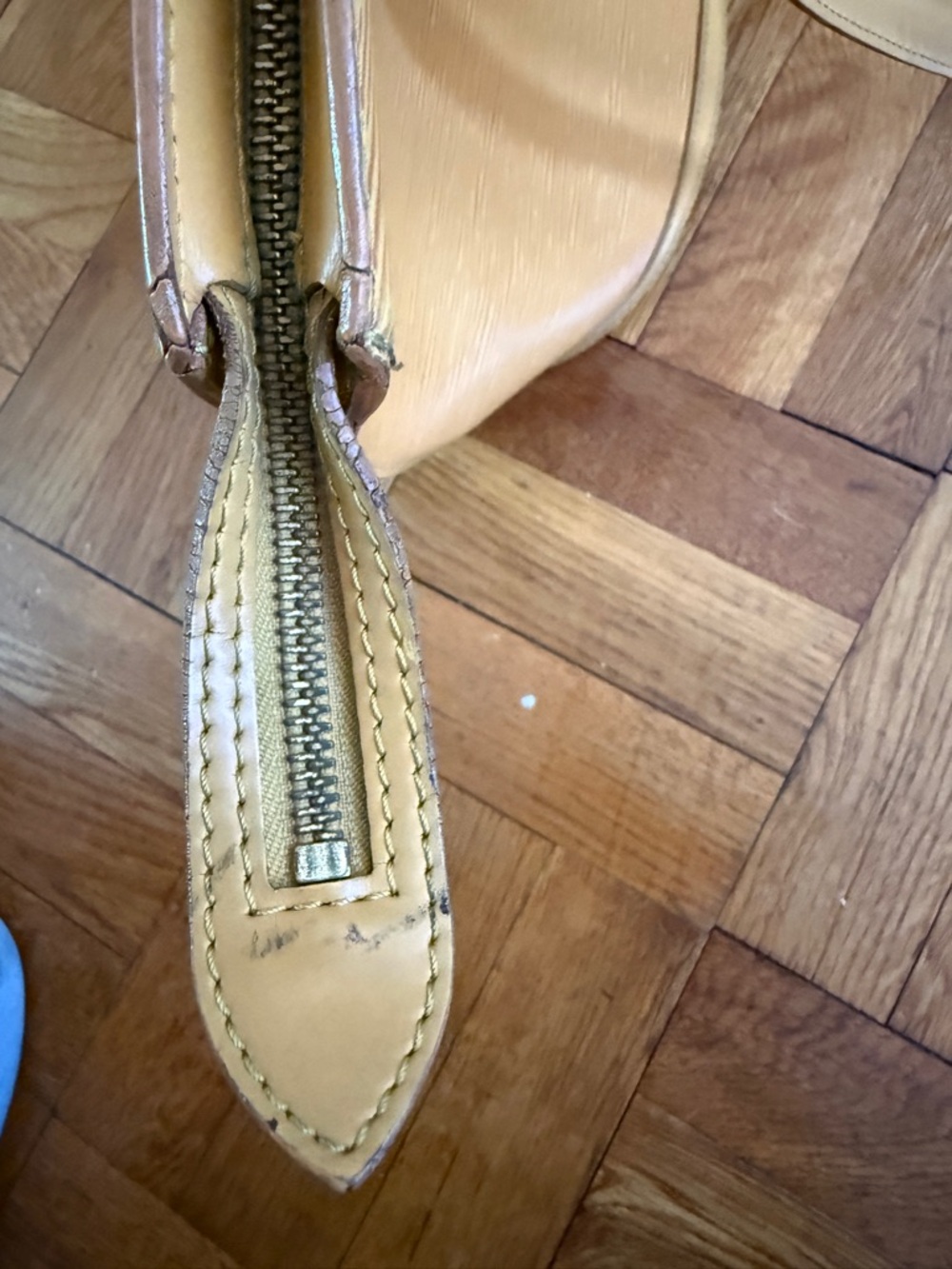 Yellow epi saint jacques Louis Vuitton bag - Picture 9 of 14